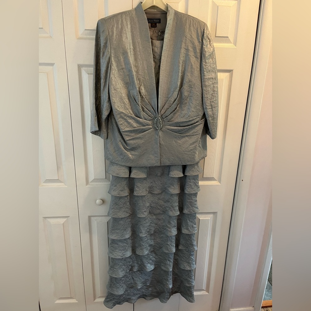 3-piece long silver dress—-perfect for weddings/ Mother of the Bride